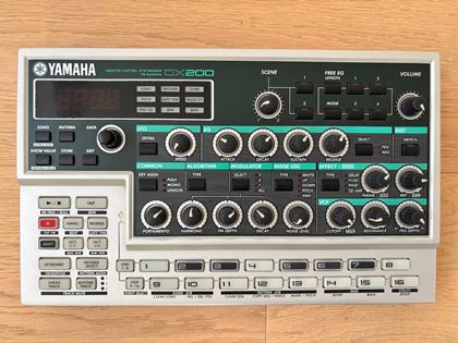 Yamaha-DX200"